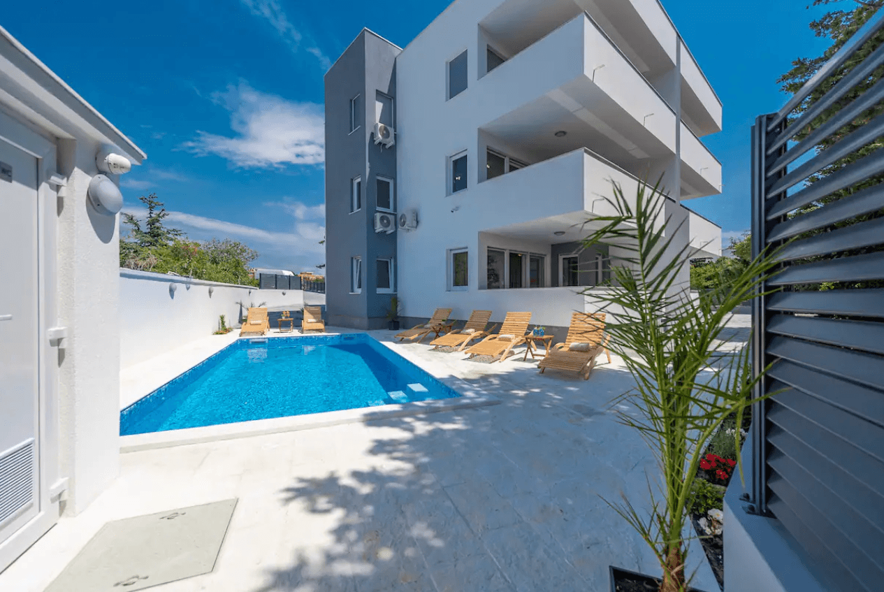 Studio Mel-Mari avec piscine à Novalja