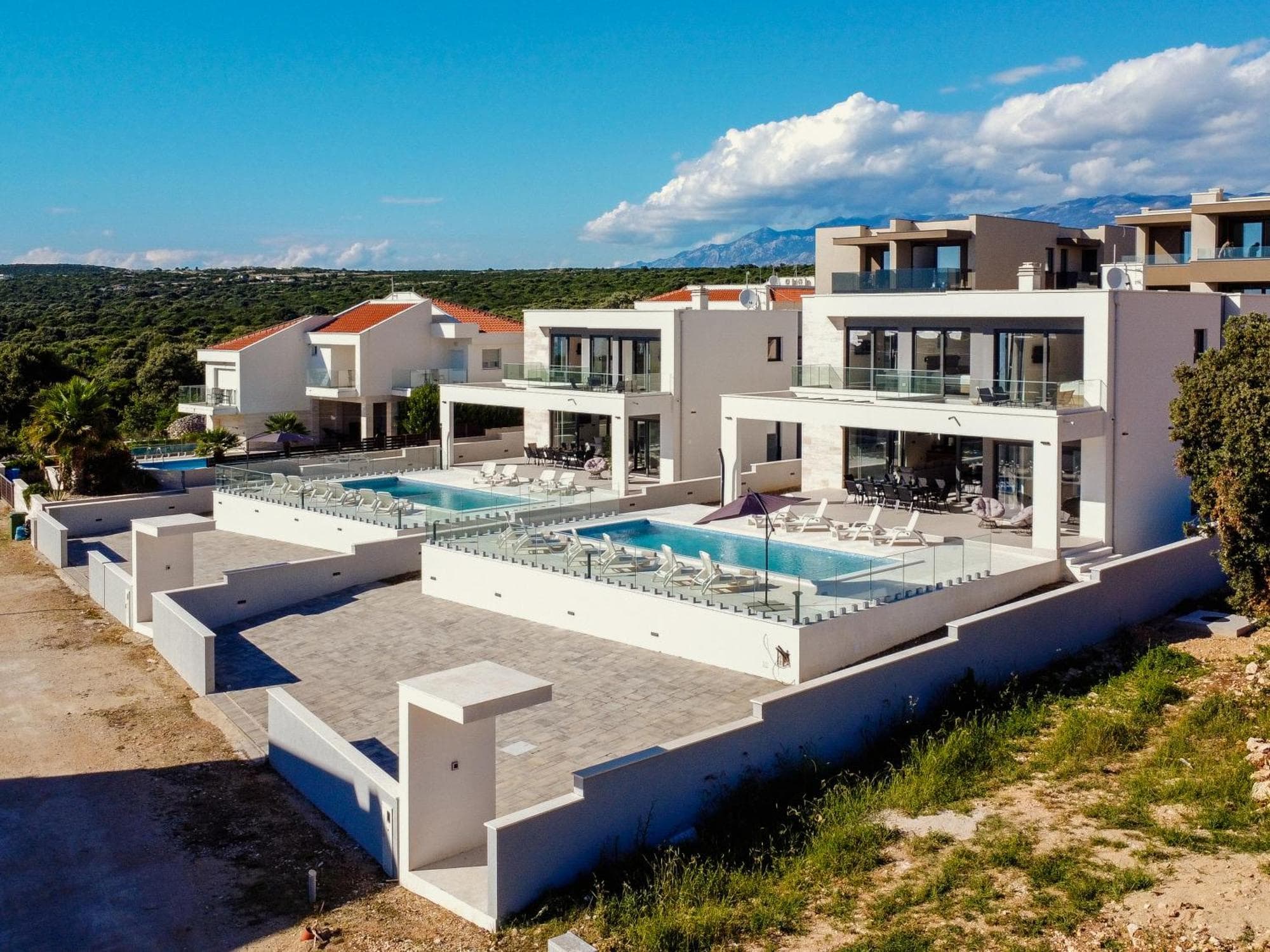 Villa à Novalja à louer : Maisons de vacances exclusives avec piscine privée à Zrće Beach