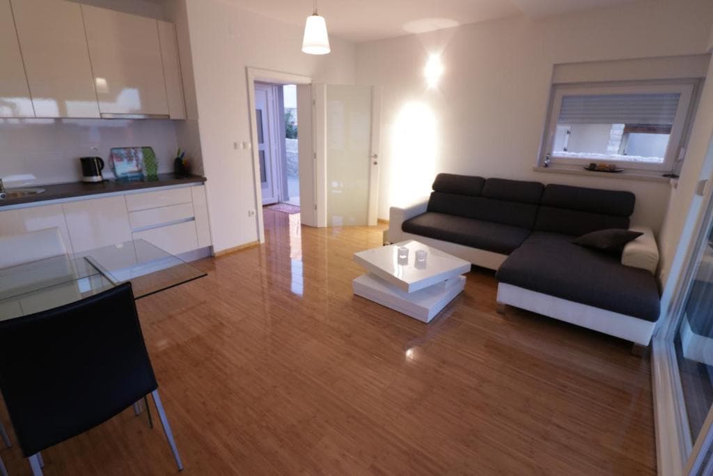 Appartement Tomana 4 avec jardin à Novalja